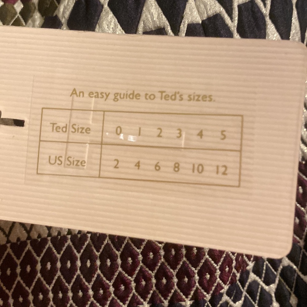 Mini skirt w/quilted details. Brand new with tags, never worn - Picture 4 of 6